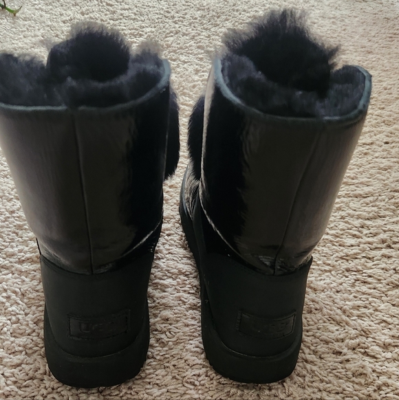 Ugg Isley Shearling Pom Boot Leather Patent Black Sz. 6.5 - Picture 3 of 6